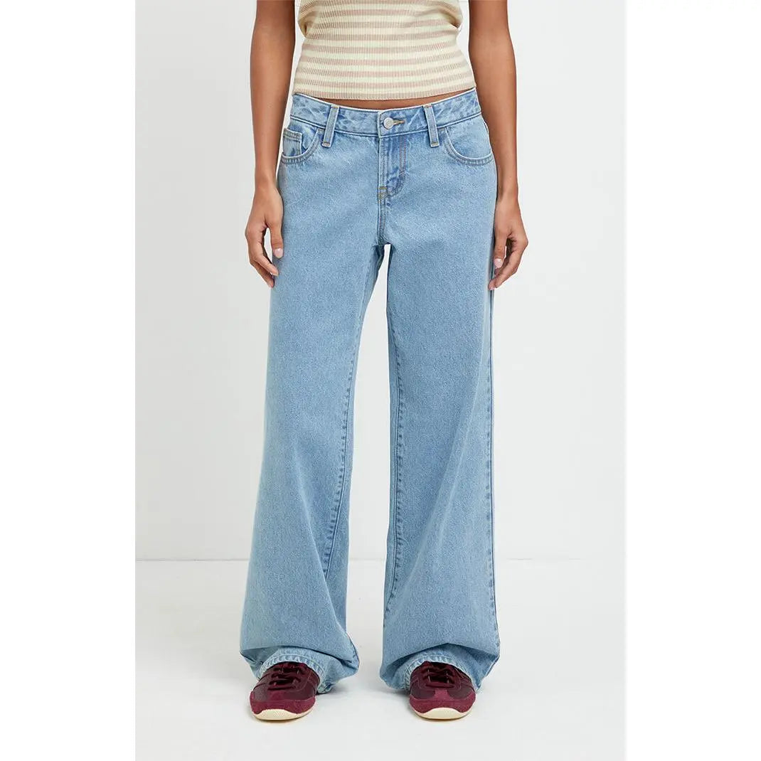 Pacsun Women's Zoe Low Rise Girlfriend Jeans in Light Blue Wash